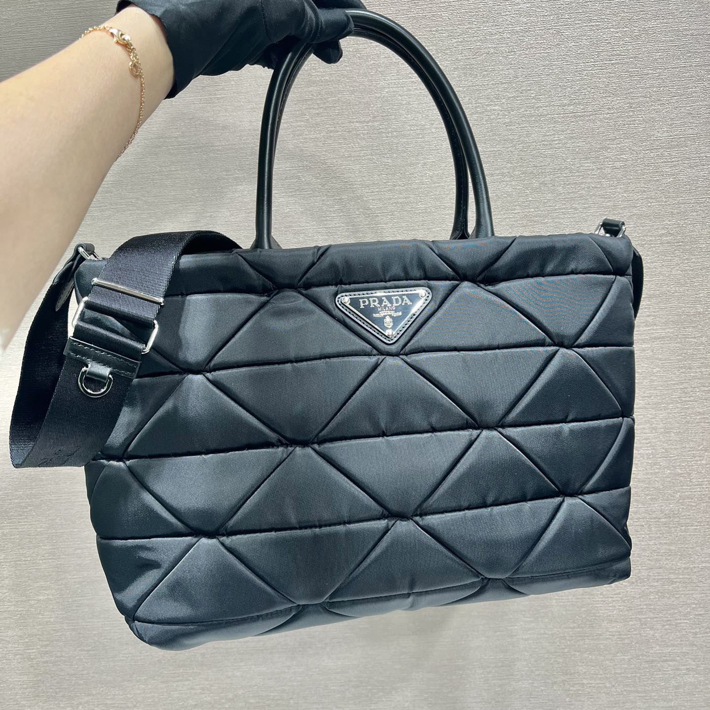 Pra*a shopping bags